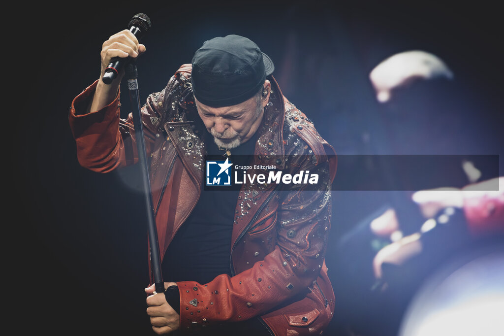 Vasco Rossi - VASCO LIVE DUEMILAVENTICINQUE - CONCERTS - SINGERS AND ARTISTS