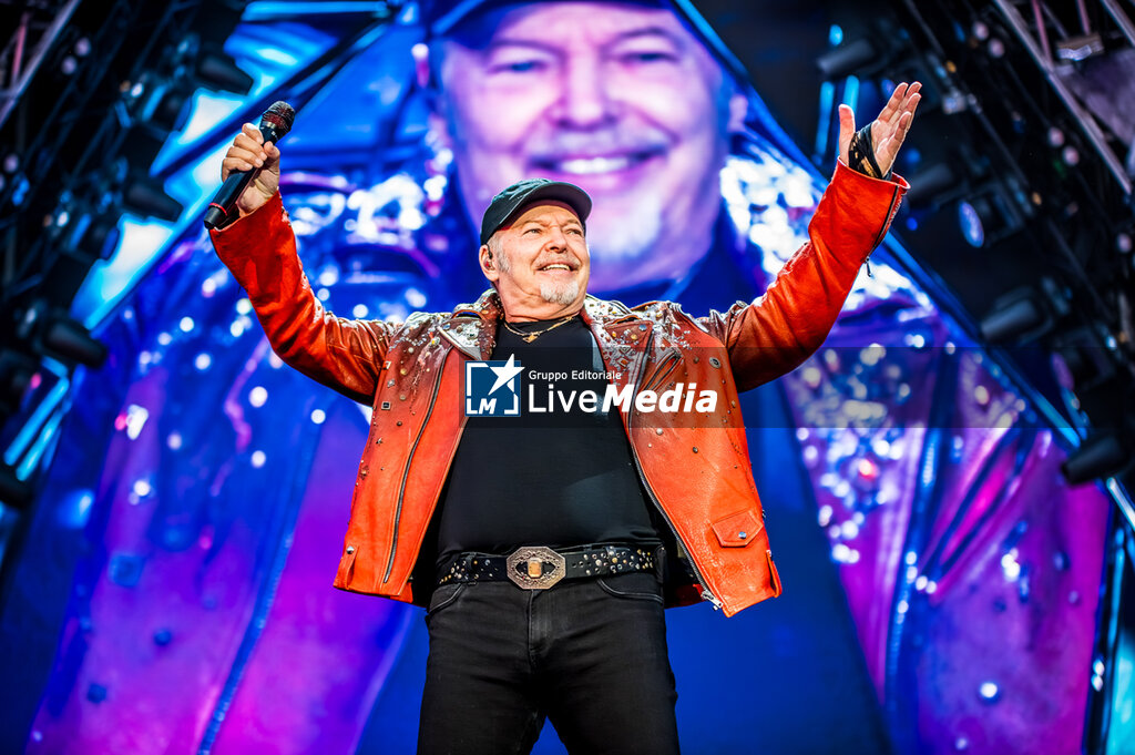 VASCO ROSSI - VASCO LIVE DUEMILAVENTICINQUE - CONCERTS - SINGERS AND ARTISTS