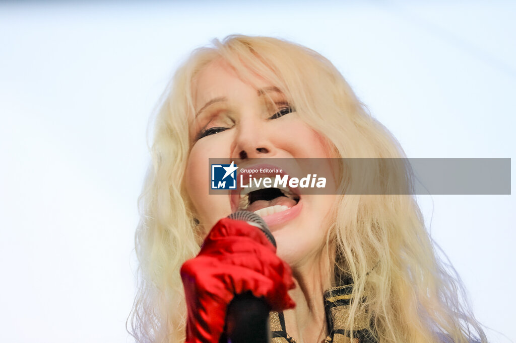 IVANA SPAGNA - CONCERTS - SINGERS AND ARTISTS