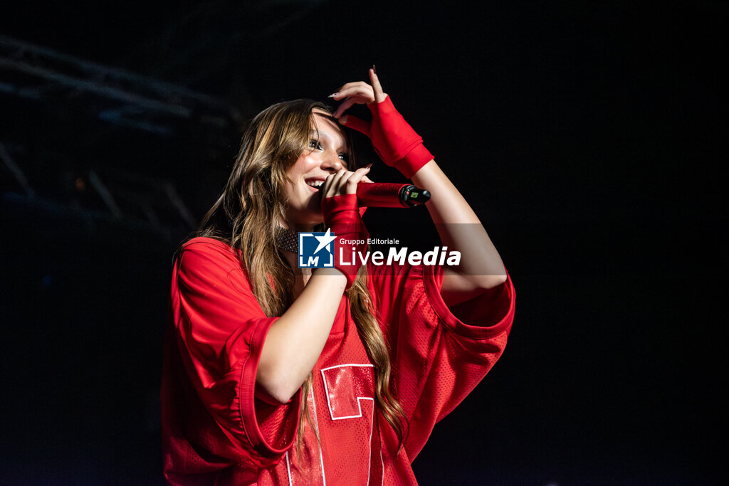 Sarah Toscano - Live 2025 - CONCERTS - SINGERS AND ARTISTS