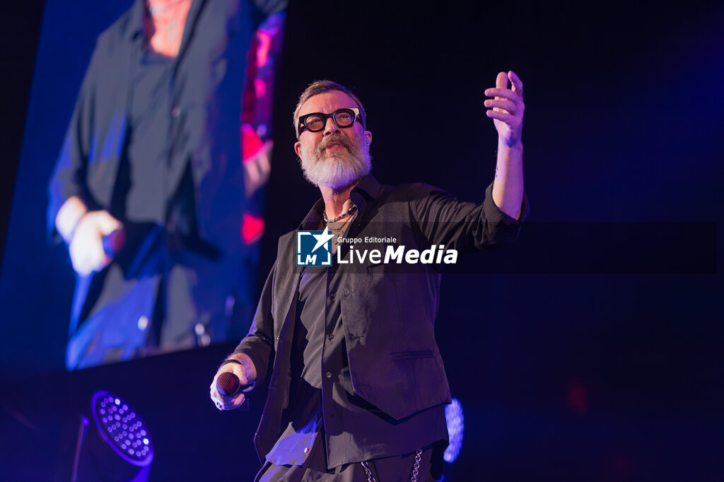 Marco Masini - '90 '95 '25 Ci vorrebbe ancora il mare - CONCERTS - SINGERS AND ARTISTS