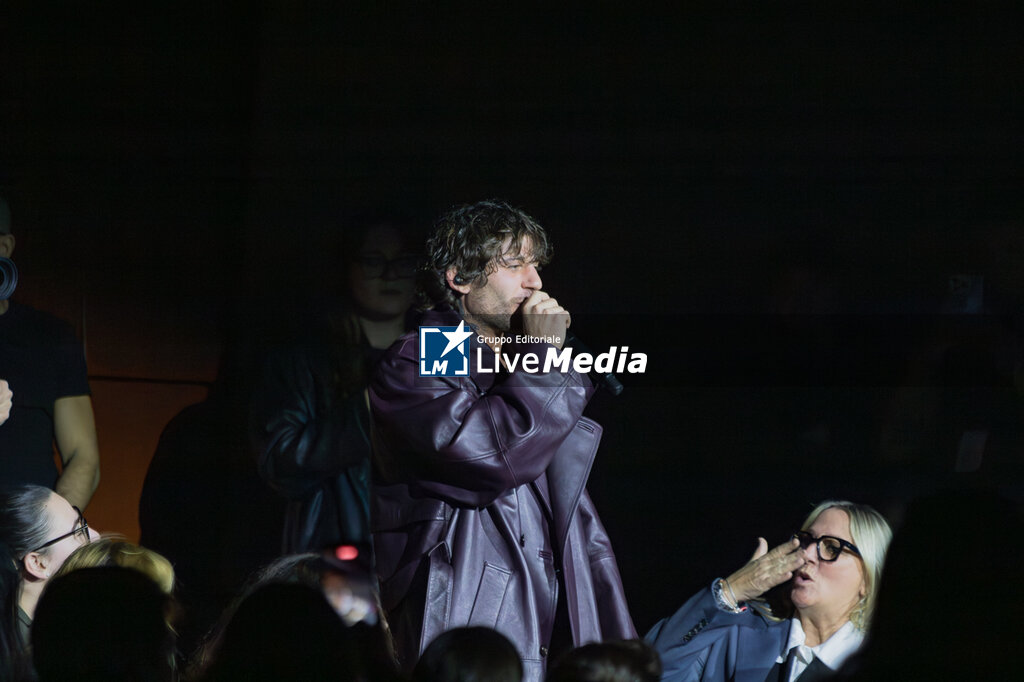 Rkomi - Mirko nei teatri  - CONCERTS - SINGERS AND ARTISTS