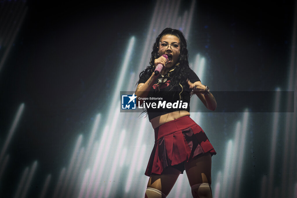 Anna - Vera Baddie Tour 2025 - CONCERTS - SINGERS AND ARTISTS