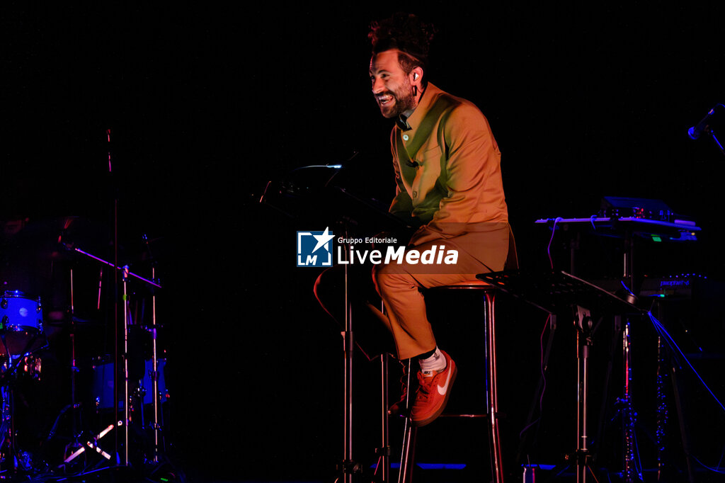 Gio Evan - L’affine del mondo - Teatri 2025 - CONCERTS - SINGERS AND ARTISTS