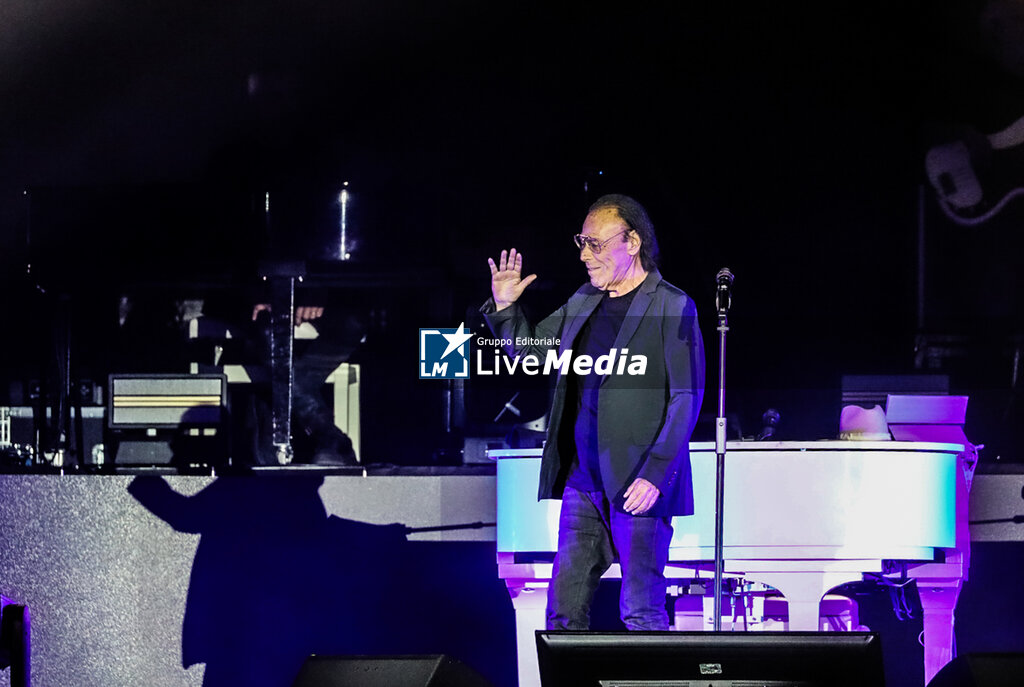 ANTONELLO VENDITTI - CONCERTS - SINGERS AND ARTISTS