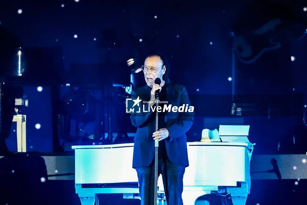 ANTONELLO VENDITTI - CONCERTS - SINGERS AND ARTISTS