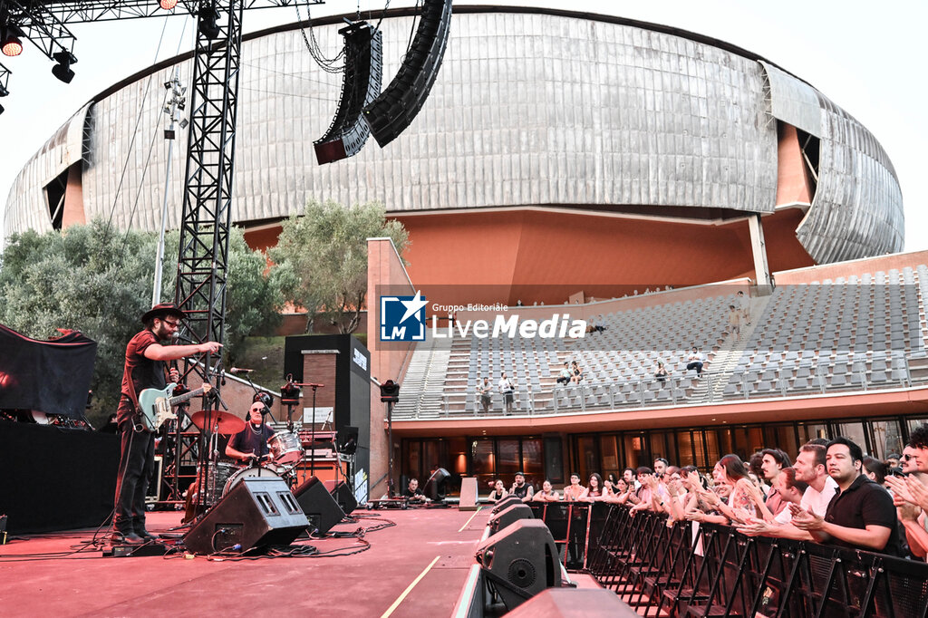 Total Reverends Live at Summer Festival - CONCERTS - MUSIC BANDS
