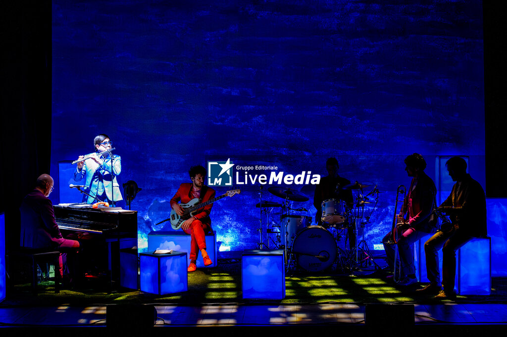 ELIO - QUANDO UN MUSICISTA RIDE - CONCERTS - SINGERS AND ARTISTS