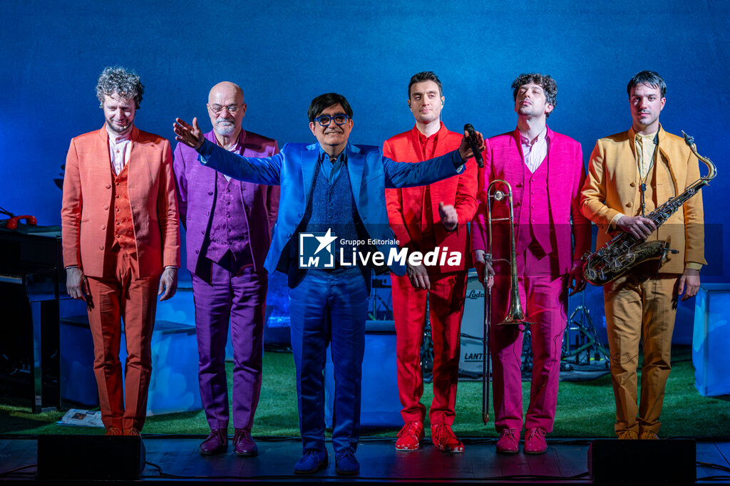 ELIO - QUANDO UN MUSICISTA RIDE - CONCERTS - SINGERS AND ARTISTS