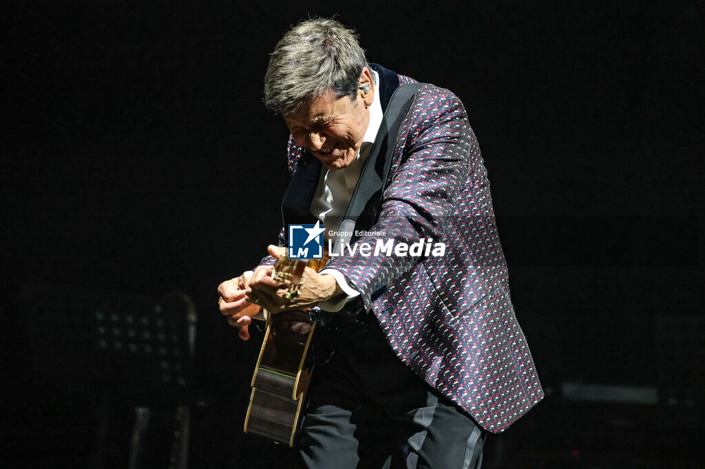 GIANNI MORANDI - INALPI ARENA TORINO - CONCERTS - SINGERS AND ARTISTS