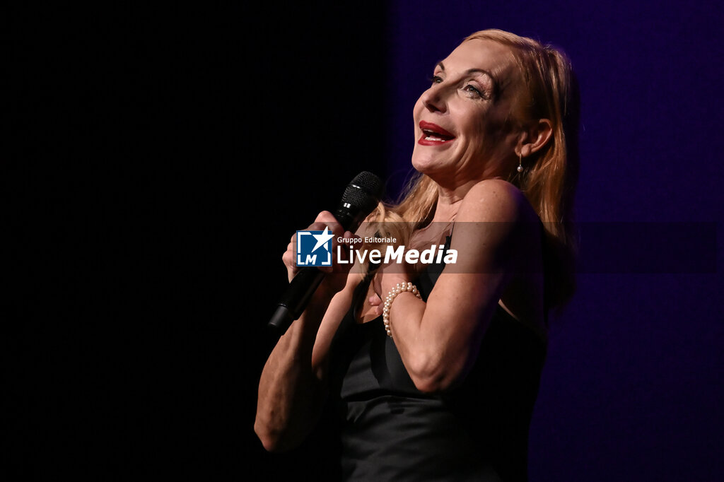 Ute Lemper - Paris Paris - CONCERTS - SINGERS AND ARTISTS