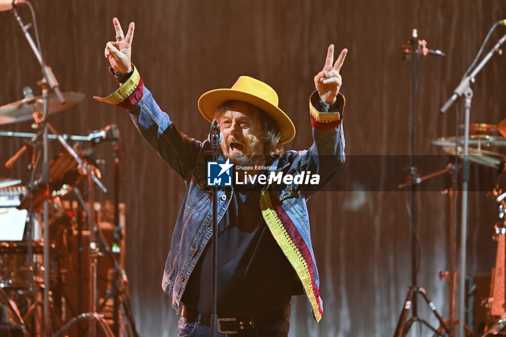 Zucchero - BAILA (sexy thing) 25th - Under the Moonlight - CONCERTS - SINGERS AND ARTISTS