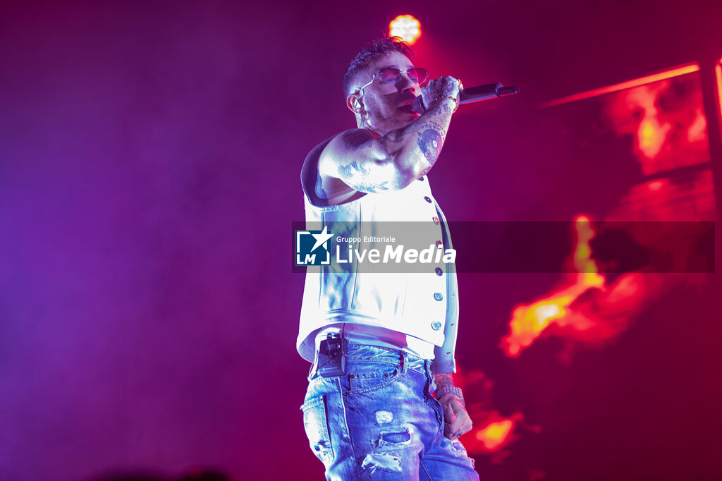 Emis Killa - CONCERTS - SINGERS AND ARTISTS