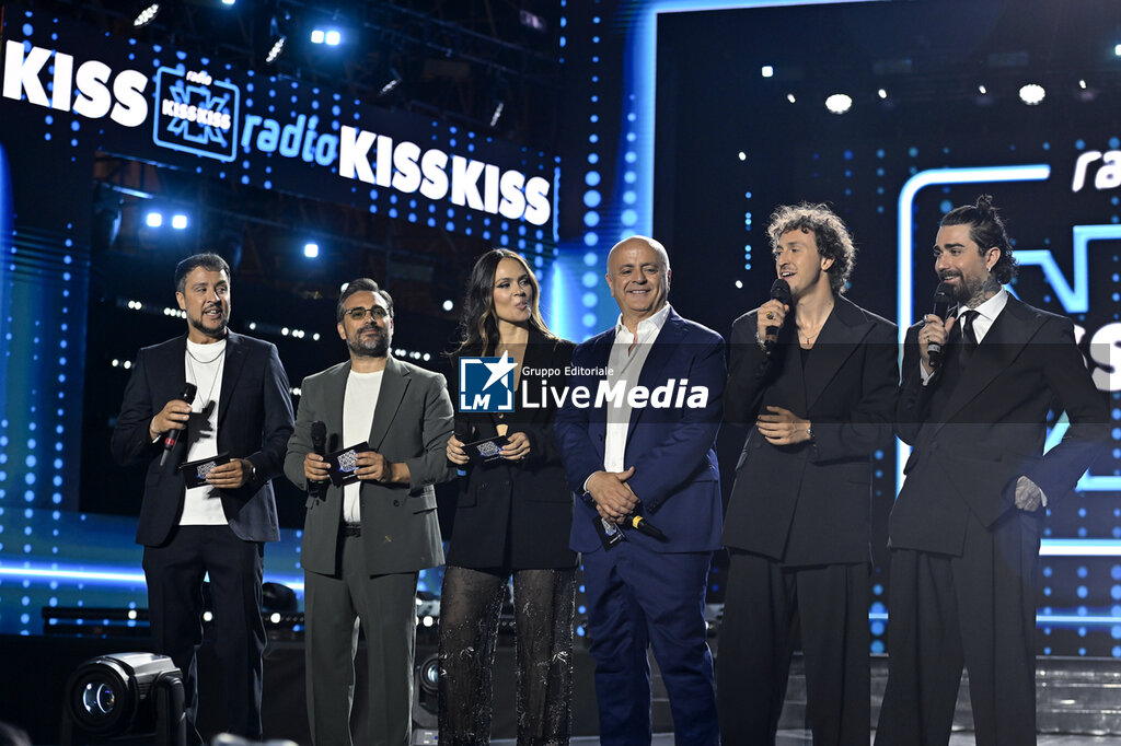 Kiss Kiss Way - Artisti Vari - CONCERTS - SINGERS AND ARTISTS