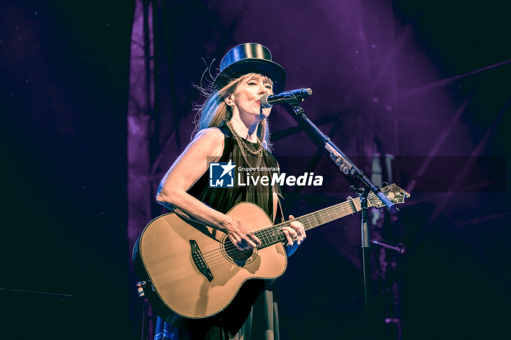 SUZANNE VEGA - Flying With Angels Tour 2026 - CONCERTS - SINGERS AND ARTISTS