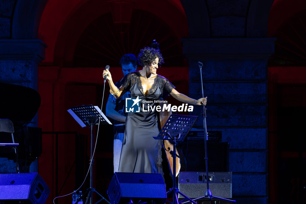 KARIMA - CANTA AUTORI - CONCERTS - SINGERS AND ARTISTS