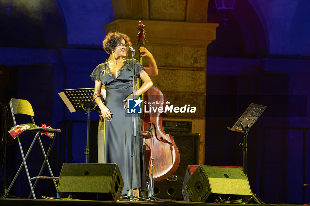 KARIMA - CANTA AUTORI - CONCERTS - SINGERS AND ARTISTS