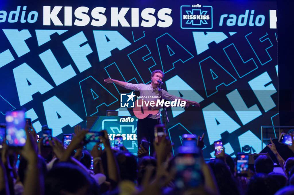 KISS KISS LIVE - Show by Radio Kiss Kiss Eddie Brock ∙ Lorenzo Salvetti ∙ Federica Abbate ∙ Settembre ∙ Alfa - CONCERTS - SINGERS AND ARTISTS