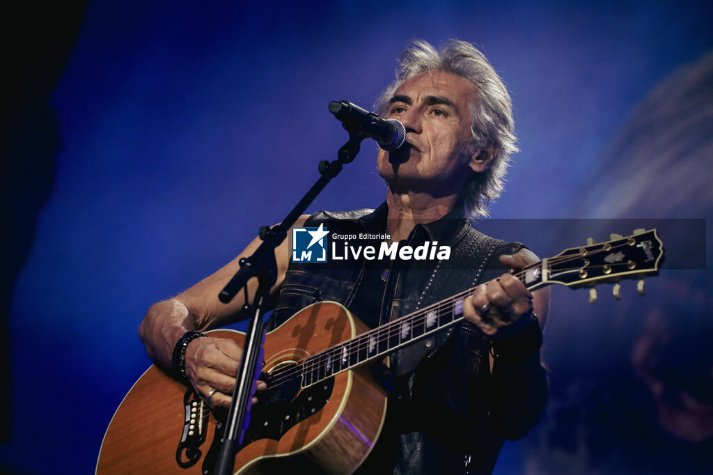 Ligabue - CONCERTS - SINGERS AND ARTISTS