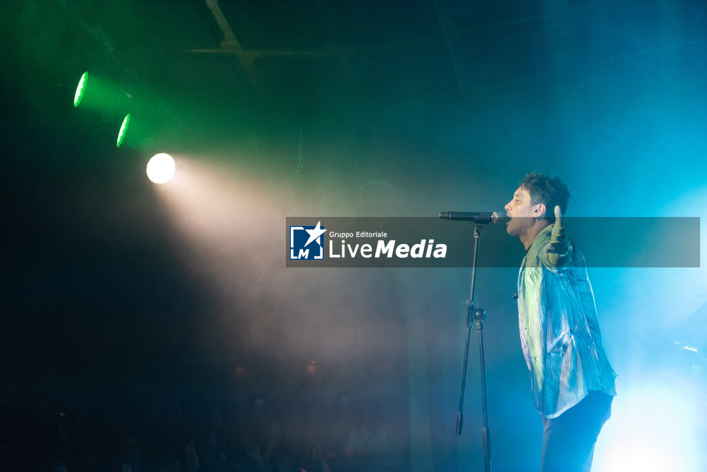 Fabrizio Moro - CONCERTS - SINGERS AND ARTISTS