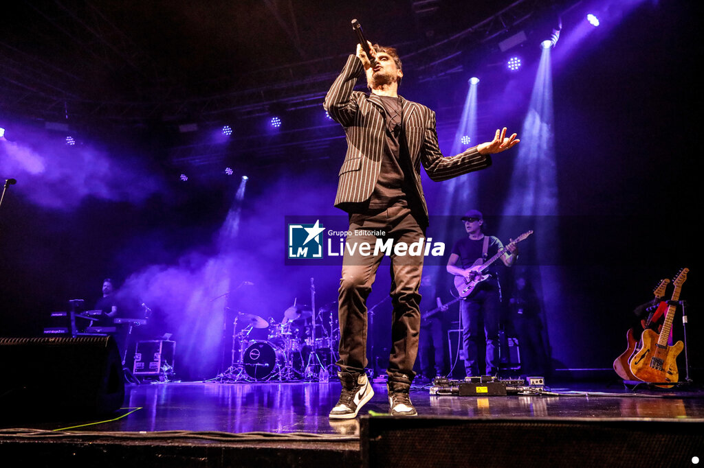 Fabrizio Moro - CONCERTS - SINGERS AND ARTISTS