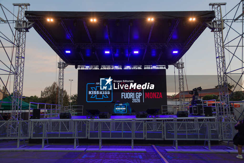 Fuori GP Monza  _ KISS KISS LIVE - Show by Radio Kiss Kiss Alvaro Soler ∙ Roy Paci ∙ Welo ∙ Luk3 - CONCERTS - FESTIVALS