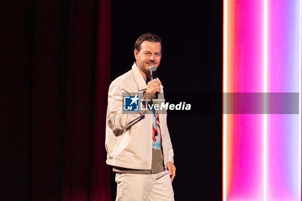 Alessandro Cattelan - THEATRE - SHOWS