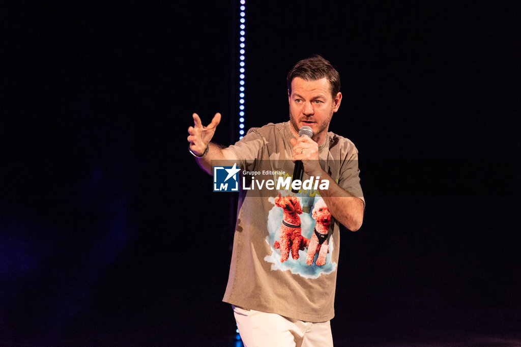 Alessandro Cattelan - THEATRE - SHOWS