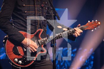 2022-07-11 - Red Special (Brian May guitar) - QUEEN + ADAM LAMBERT - RHAPSODY TOUR - CONCERTS - MUSIC BAND
