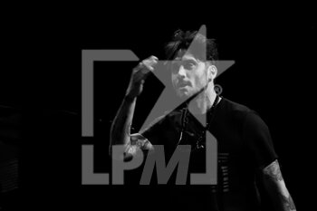 Fabrizio Moro - Canzoni nella stanza - percorso unplugged 2021 - CONCERTS - ITALIAN SINGER AND ARTIST