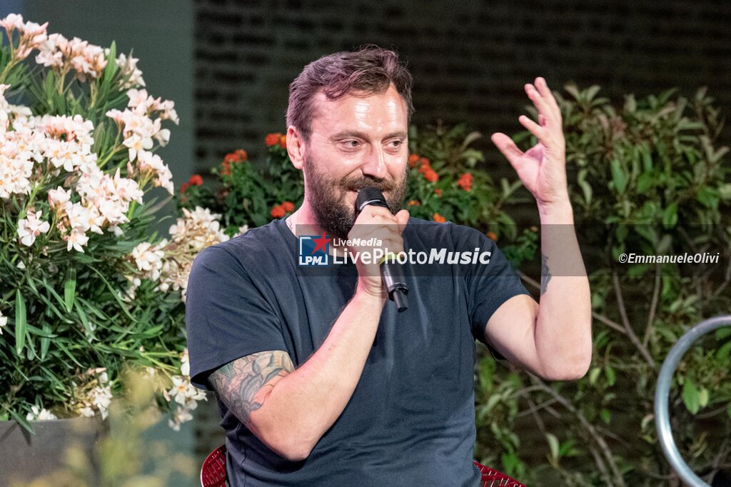 Cesare Cremonini intervistato da Simonetta Sciandivasci - Passaggi Festival 2021 - INTERVISTE - CANTANTI E ARTISTI ITALIANI