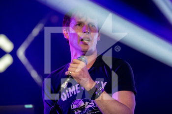 James Blunt - The Afterlove Tour - CONCERTS - SINGER AND ARTIST