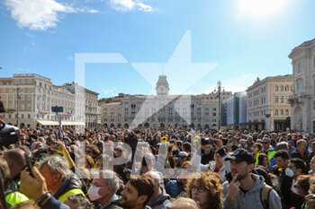 2021-10-23 - La piazza di Trieste oggi - MANIFESTAZIONI NO GREEN PASS A TRIESTE - NEWS - CHRONICLE