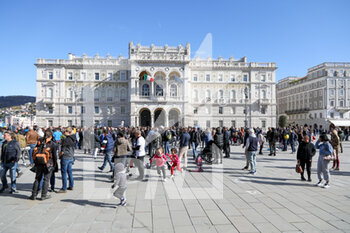 2021-10-23 - La piazza di Trieste oggi nello sfondo la Prefettura - MANIFESTAZIONI NO GREEN PASS A TRIESTE - NEWS - CHRONICLE