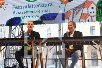 2021-09-10 - Federico Buffa e  Franco Baresi durante l'incontro a Festivaletteratura - FESTIVALETTERATURA 2021 - NEWS - CULTURE