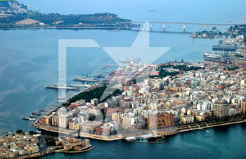 2021-11-28 - Taranto, overview of the city. - TARANTO, SEASIDE TOWN - REPORTAGE - PLACES