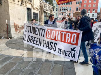 2021-11-07 - NO GREEN PASS protest in Venice - NO GREEN PASS PROTEST IN VENICE - NEWS - HEALTH