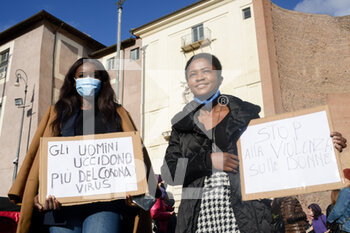 2021-11-27 - Demonstrators with banner with banner - DEMONSTRATION AGAINST VIOLENCE AGAINST WOMEN “NON UNA DI MENO”. - NEWS - SOCIETY