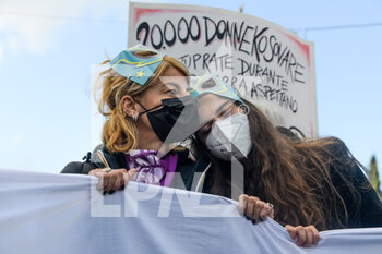 2021-11-27 - Demonstrators - DEMONSTRATION AGAINST VIOLENCE AGAINST WOMEN “NON UNA DI MENO”. - NEWS - SOCIETY