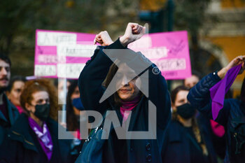 2021-11-27 - Flash mob on fibromyalgia, vulvodynia and endometriosis - DEMONSTRATION AGAINST VIOLENCE AGAINST WOMEN “NON UNA DI MENO”. - NEWS - SOCIETY