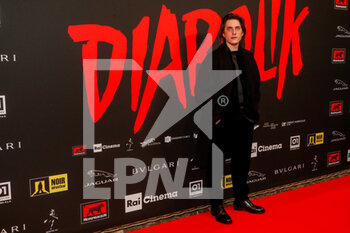 2021-12-15 - Luca Marinelli - PREMIERE DEL FILM DIABOLIK - NEWS - SOCIETY