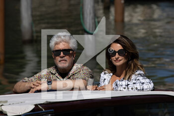 2021-09-01 - Director Pedro Almodovar and actress Penelope Cruz arrive at Casinò, to attend 'Madres Paralelas' press conference., during the 78th Venice International Film Festival on September 01, 2021 in Venice, Italy. ©Photo by: Cinzia Camela. - 78° MOSTRA DEL CINEMA DI VENEZIA 2021 - NEWS - VIP