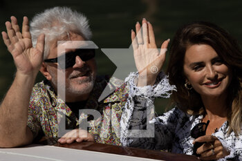 2021-09-01 - Director Pedro Almodovar and actress Penelope Cruz arrive at Casinò, to attend 'Madres Paralelas' press conference., during the 78th Venice International Film Festival on September 01, 2021 in Venice, Italy. ©Photo by: Cinzia Camela. - 78° MOSTRA DEL CINEMA DI VENEZIA 2021 - NEWS - VIP