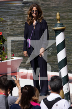 2021-09-01 - Roberta Armani is seen arriving at the 78th Venice International Film Festival on September 01, 2021 in Venice, Italy. - 78° MOSTRA DEL CINEMA DI VENEZIA 2021 - NEWS - VIP