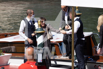2021-09-01 - Nicoletta Braschi and Roberto Benigni are seen arriving at the 78th Venice International Film Festival on September 01, 2021 in Venice, Italy. - 78° MOSTRA DEL CINEMA DI VENEZIA 2021 - NEWS - VIP