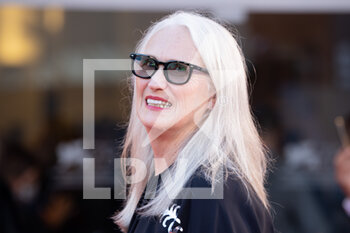 2021-09-01 - Jane Campion arrives on the red carpet ahead of the 