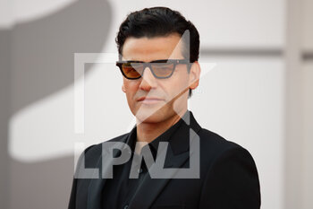 2021-09-03 - Oscar Isaac attends the red carpet of the movie 