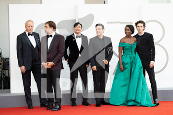 2021-09-03 - Stellan Skarsgård, Javier Bardem, Chang Chen, Oscar Isaac, Sharon Duncan-Brewster, Timothée Chalamet, attend the red carpet of the movie 