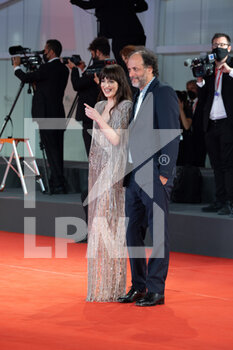 2021-09-03 - Dakota Johnson and Luca Guadagnino attend the red carpet of the movie 