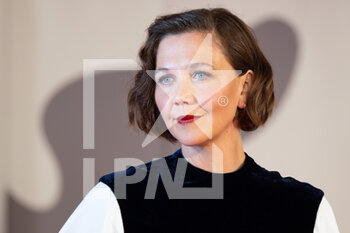 2021-09-03 - Maggie Gyllenhaal attends the red carpet of the movie 